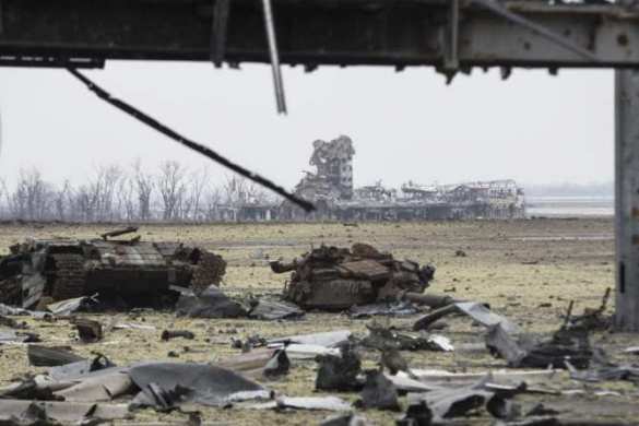 ВСУ обстреляли Донецкий аэропорт и металлопрокатный завод | Русская весна