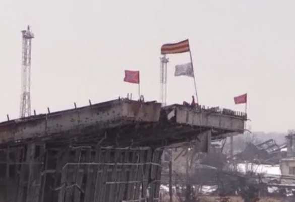 Украинские СМИ с помощью виртуальных киборгов до сих пор удерживают аэропорт Донецка (видео) | Русская весна