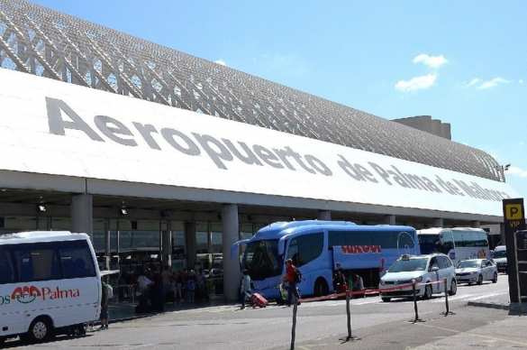 Украинцы застряли в аэропорту Пальма-де-Майорка | Русская весна