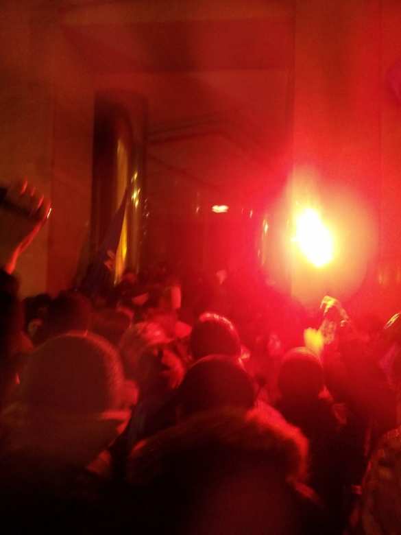 Майдан в Киеве завершился дракой с полицией под офисом Ахметова (ВИДЕО 18+) | Русская весна