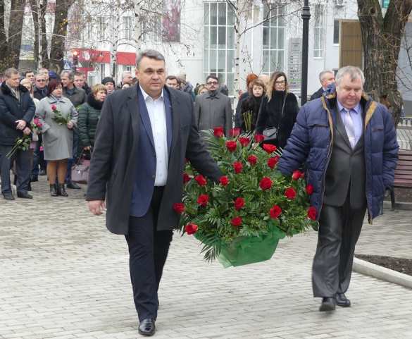 Энергетики ДНР почтили память коллег, погибших в результате киевской агрессии (ФОТО, ВИДЕО) | Русская весна
