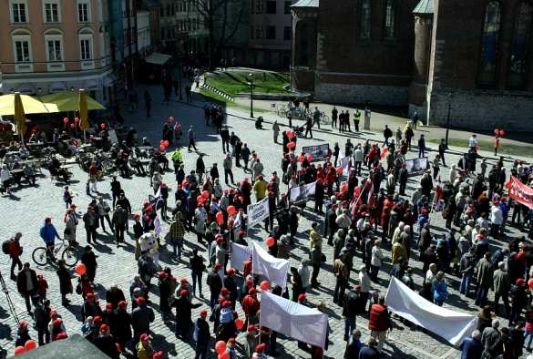 В Риге протестуют 3 тысячи человек (ФОТО, ВИДЕО) | Русская весна