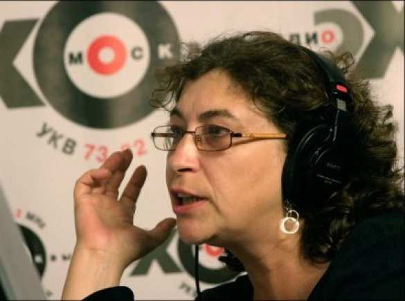 «Ее так колбасило» — на приеме у посла США Альбац билась в истерике при виде георгиевской ленточки | Русская весна