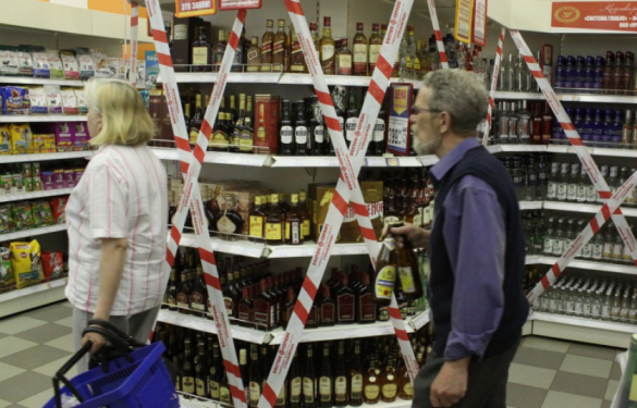 В Госдуме предложили убрать из продуктовых магазинов алкоголь и сигареты | Русская весна