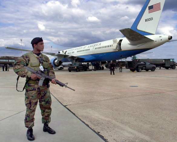 Транспортное судно с военной техникой США прибыло в греческий порт | Русская весна