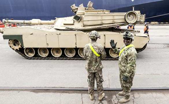 Пентагон заявил о переброске американских танков к границам России | Русская весна