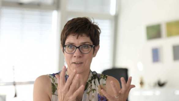 Преемница Меркель осудила посла США за угрозы по «Северному потоку — 2» | Русская весна