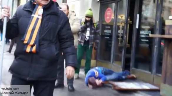 Проукраинский экстремист открыл стрельбу по участникам «Антимайдана» в Москве и был побит (ВИДЕО) | Русская весна