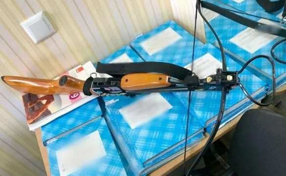 Стрельба в украинской школе: учителей расстреляли из арбалета (ФОТО, ВИДЕО) | Русская весна