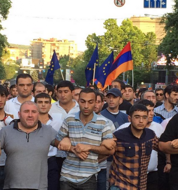 Протесты в Армении: дойдет ли до майдана? (ФОТО, ВИДЕО, ПРЯМОЙ ЭФИР) | Русская весна