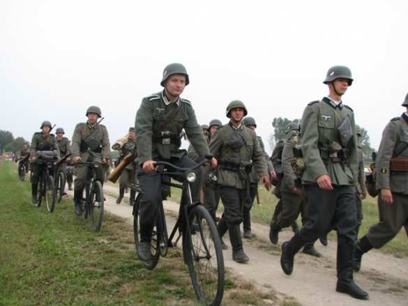 Приветствие «Хайль Гитлер» снова популярно в немецкой армии | Русская весна