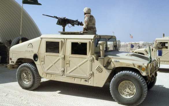 Вблизи сирийской границы замечены сотни бронемашин Саудовской Аравии, а МИД страны подтвердил готовность отправить спецназ в Сирию (ВИДЕО) | Русская весна