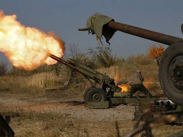 ВСУ возобновили обстрел поселка Октябрьский, горит жилой дом | Русская весна