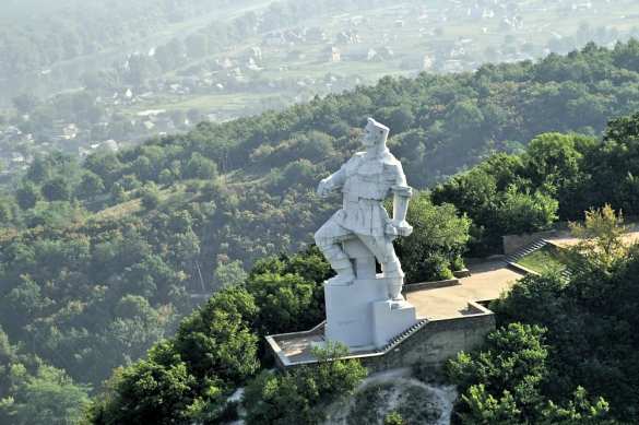 В оккупированном Святогорске реставрируют памятник «отцу ДНР» (ВИДЕО) | Русская весна