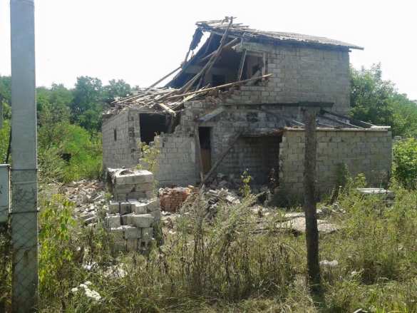 Ночные обстрелы городов ДНР: повреждено около 10 жилых домов | Русская весна