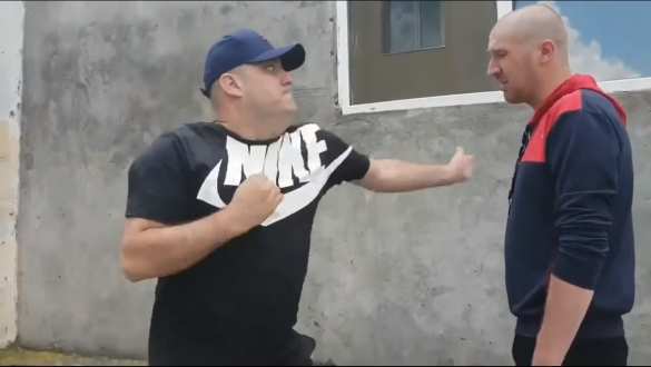 Это Украина: блогера, ударившего «АТОшника», в суде облили мочой (ВИДЕО) | Русская весна