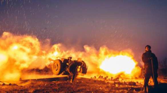 Горловка под мощным обстрелом «Градов» и артиллерии, в городе пожары, на Западе у ВСУ сдетонировал боекомплект, гремят взрывы | Русская весна