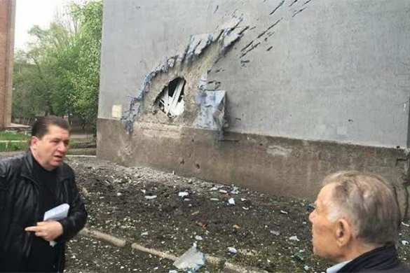 Под Мариуполем ранены шесть независимых наблюдателей, фиксировавших последствия обстрелов Широкино (ВИДЕО) | Русская весна