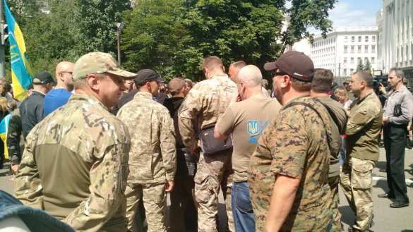 «Атошники» заблокировали администрацию Порошенко и потребовали его импичмента (ВИДЕО) | Русская весна