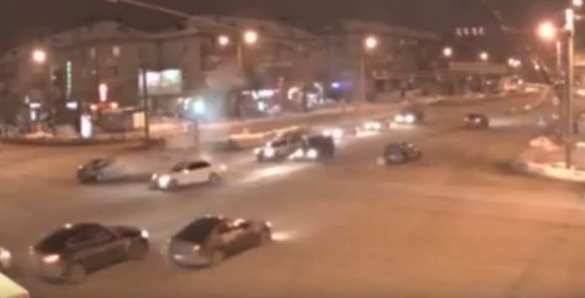 В Челябинске ВАЗ протаранил Rolls-Royce (ВИДЕО) | Русская весна