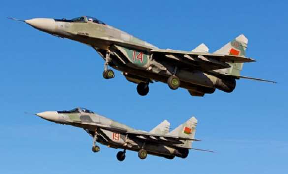 Белоруссия подняла истребители в воздух — запущено воздушное патрулирование границы (ФОТО) | Русская весна