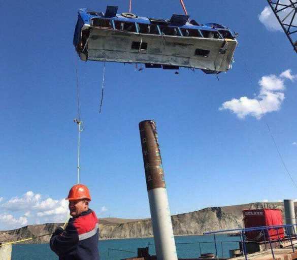 Появились кадры подъема автобуса, рухнувшего в Керченский пролив (ВИДЕО)  | Русская весна