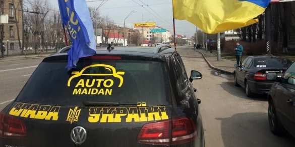 Бунт на Украине: боевики-«автомайдановцы» избивают налоговиков (ВИДЕО) | Русская весна