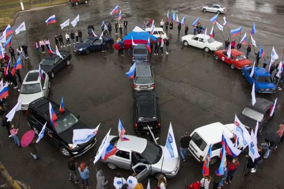 «Наше направление — в Россию!» — луганчане выехали с флагами РФ в честь Дня русского единения (ФОТО) | Русская весна