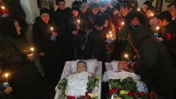 Донецк простился с детьми, погибшими при обстреле украинской артиллерией школы № 63 (фото/видео) | Русская весна