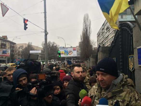 В Киеве боевики «Айдара» штурмуют Минобороны (ПРЯМАЯ ТРАНСЛЯЦИЯ) | Русская весна