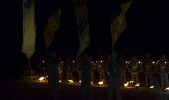 Жестокая казнь задержанного боевиками батальона «Азов» (видео 18+) | Русская весна