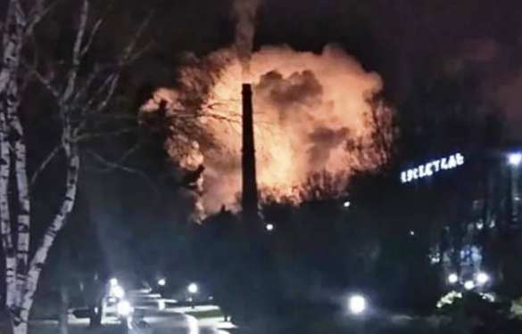 «Мариуполь в огне»: перепуганные жители сообщили о страшных вспышках и грохоте на «Азовстали» (+ФОТО, ВИДЕО) | Русская весна