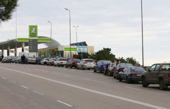 Власти Крыма начали борьбу со спекулянтами, первыми под удар попали продавцы бензина | Русская весна