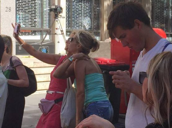 Селфи на фоне трагедии: австралийцы возмущены циничным поведением жителей Сиднея | Русская весна