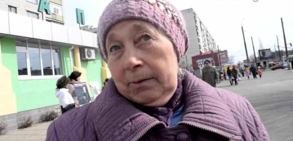 Мы не пророссийские, мы — русские! — отважная женщина поставила провокатора-оккупанта на место (ВИДЕО) | Русская весна