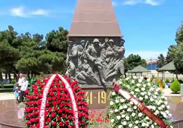 В День Победы азербайджанцы вышли на улицы с георгиевскими лентами (ВИДЕО) | Русская весна