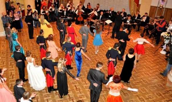 Донецкий музыкально-драматический театр возродил старинные традиции на «Осеннем балу» (ФОТО) | Русская весна