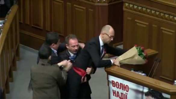 Яценюк, закрывай театр. Нас всех тошнит | Русская весна