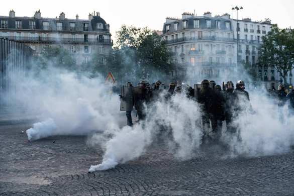 Первомай в Париже: полиция применила слезоточивый газ (ФОТО, ВИДЕО) | Русская весна