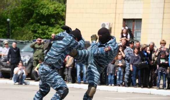 На 9 Мая милиционерам Киева разрешили стрелять на поражение «при малейшей угрозе» | Русская весна