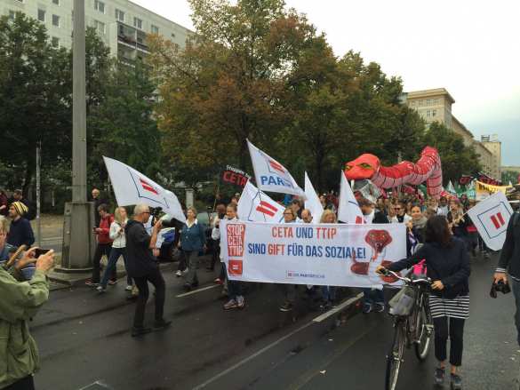 В акции протеста против трансатлантической зоны свободной торговли участвуют около 30 тысяч человек (ФОТО+ВИДЕО) | Русская весна