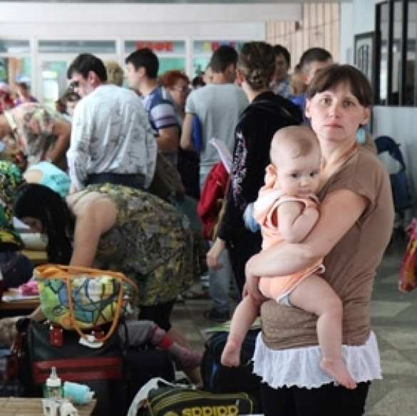 Украинские беженцы хотят вернутся и требуют от Порошенко прекратить войну Украинские беженцы хотят вернуться и требуют от Порошенко прекратить войну | Русская весна