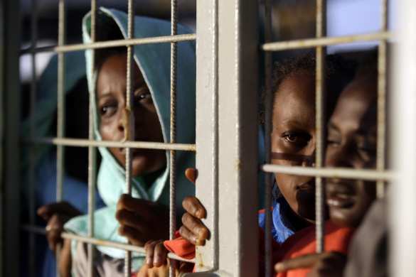 Глава МВД Германии: Cтрана не может принять всех беженцев | Русская весна