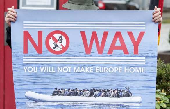  Правые радикалы в Германии вторую ночь устраивают акции против мигрантов | Русская весна