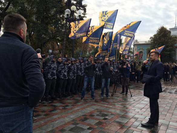 «Нам обещали, что он принесет мир, а он принес только позор», — главарь неонацистов «Азова» о законе реинтеграции Донбасса | Русская весна