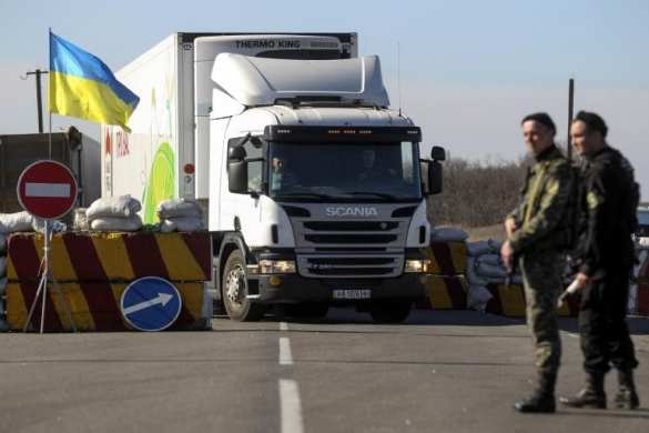 Власти Крыма: «ставки» за проезд фур в Крым выросли до тысячи долларов | Русская весна