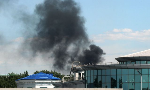 В аэропорту Донецка тяжело идет зачистка, у противника слишком много танков — глава разведки ДНР | Русская весна
