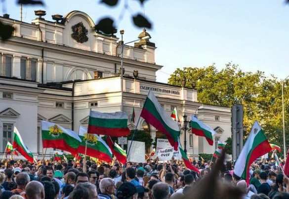 Болгары под крики «Россия, Россия» требуют восстановления памятника Советской Армии и отказа от евро (ВИДЕО) | Русская весна