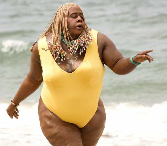 «Кто снегурочку потерял?»: на Украине по центру города шла полуголая девушка (ФОТО, ВИДЕО 18+) | Русская весна