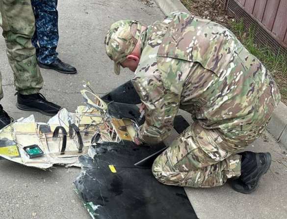 Вражеский БПЛА застрял в бельевых верёвках в Ростовской области (ВИДЕО) | Русская весна